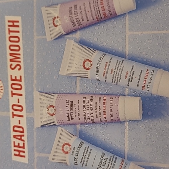 First Aid Beauty brand beauty set - Picture 2 of 8